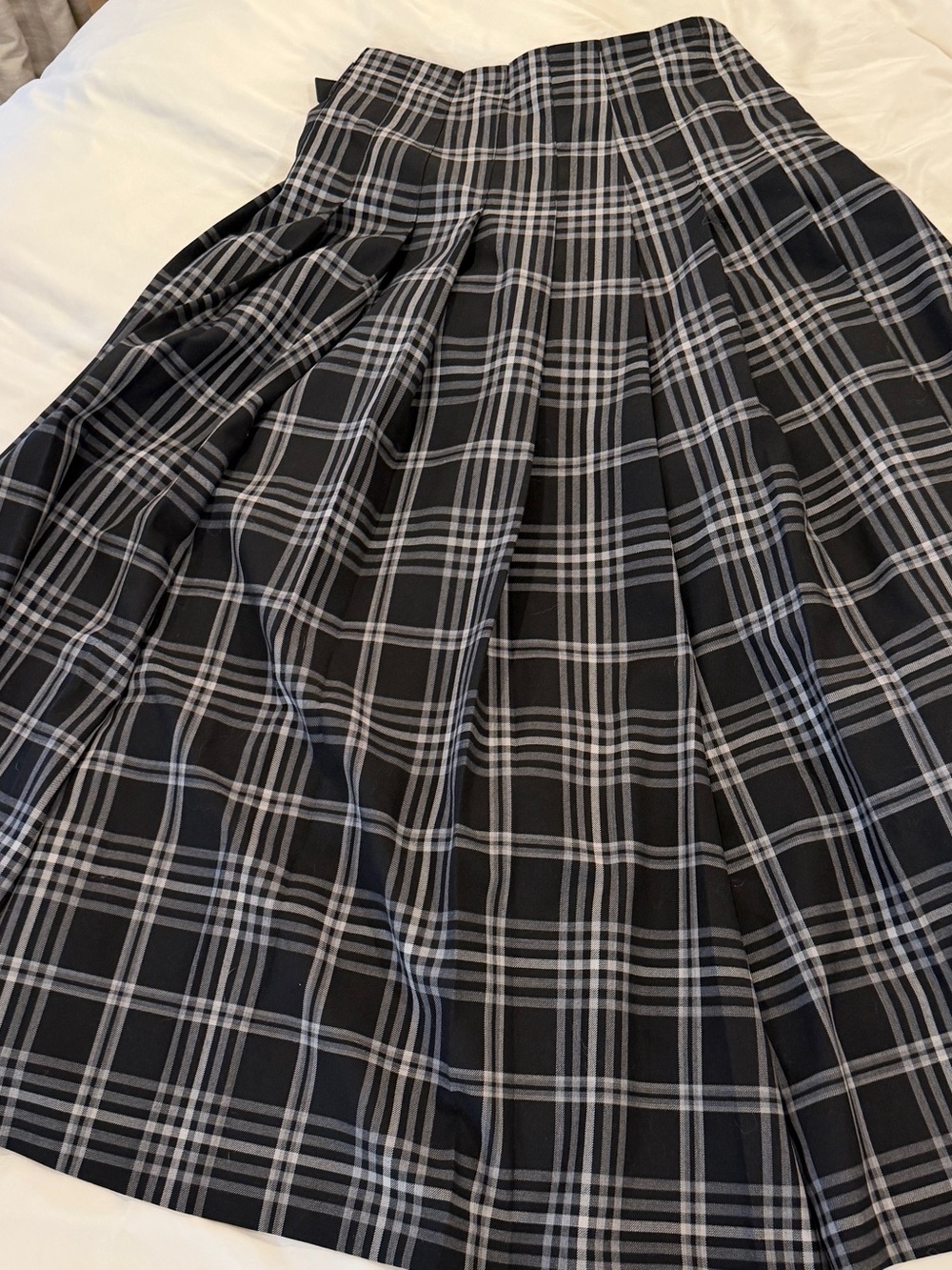 Mo&Co Flowy Plaid Maxi Skirt in Black and White with gold buckle - Picture 5 of 9